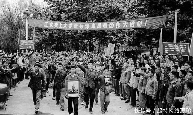 图为|1977年恢复高考时的壮观场景：历史上唯一一次冬季高考