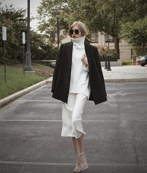 高级感是用钱堆出来的？真正会穿的女人，用基础款就能穿出大牌感