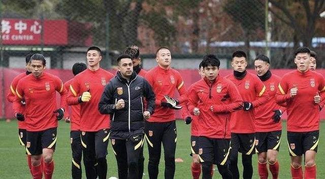广州队|上港深夜做出决定!中国足球收好消息,李霄鹏这回可以安心了