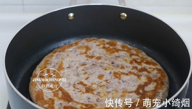 家常烙饼换个做法，松软可口，浓浓红豆香，用凉水和面也不硬