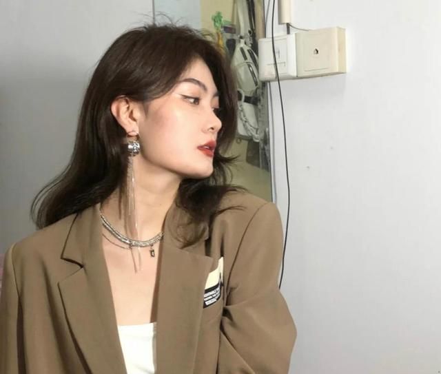 舒淇|方脸女生如何变好看?短发高级,弯月眉气质又精致!