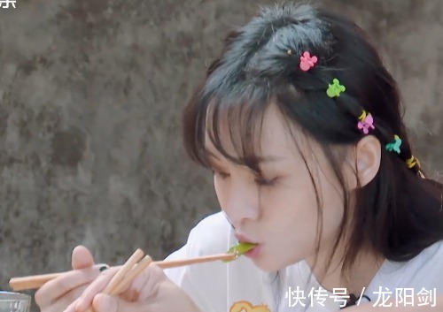 青菜|郑爽为减肥只吃青菜,可看到她吃完饭的盘子,真当观众是小学生