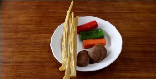  腐竹|香菇便宜又好吃，配上腐竹这样做，汤汁浓郁味道鲜美，特别下饭