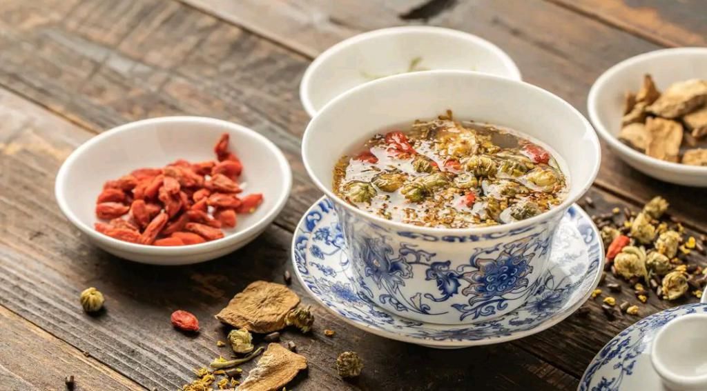 立春后少吃2味，多吃5菜喝1茶，平抑肝火，营养高，价格也不贵