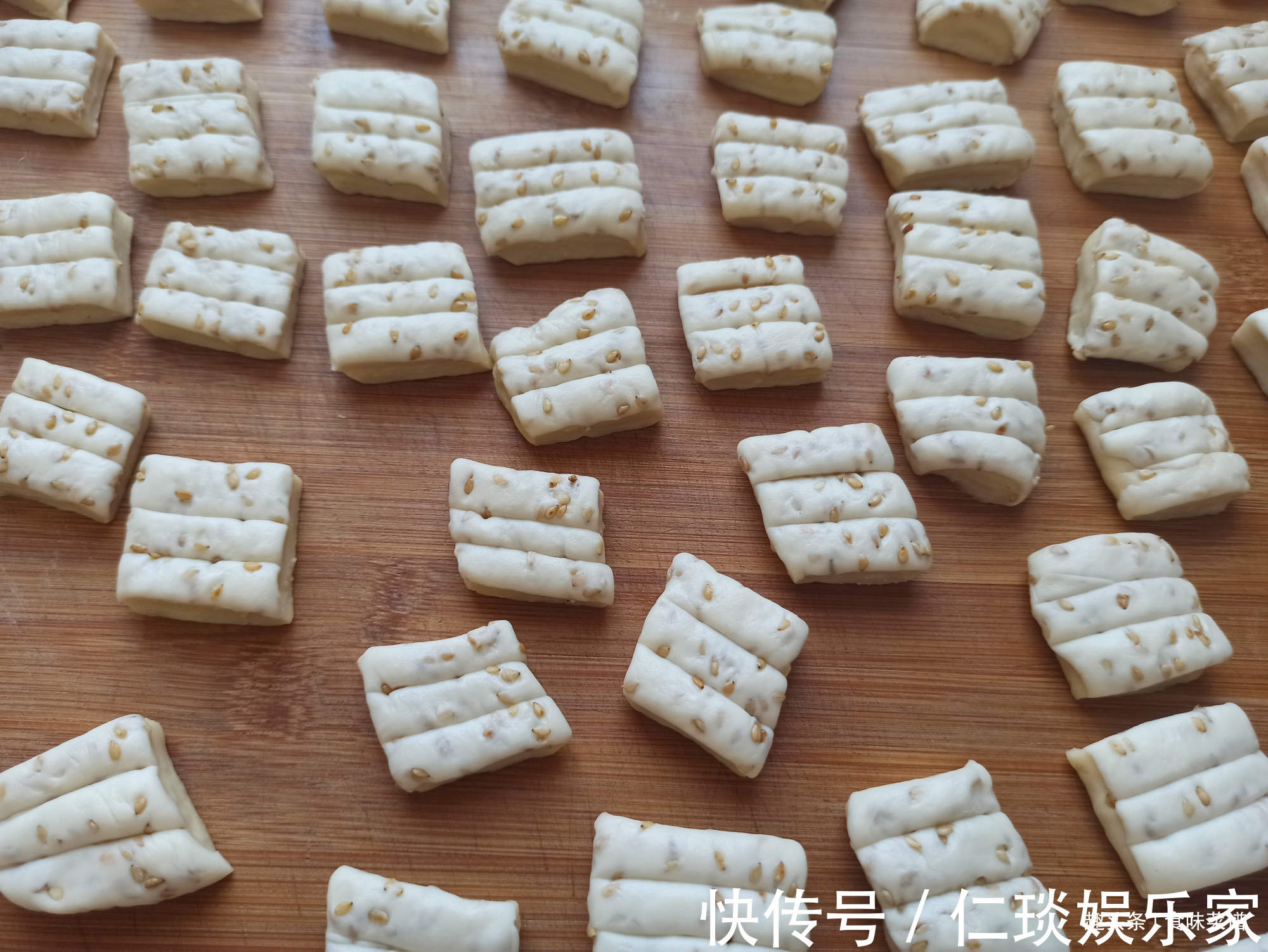 15年前最火的零食，小时最爱，不夸张地说我的蛀牙，全拜它所赐