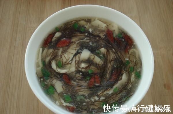 枸杞|它是天然“黄体酮”,女人隔三差五喝,养颜抗衰老,45岁不显老