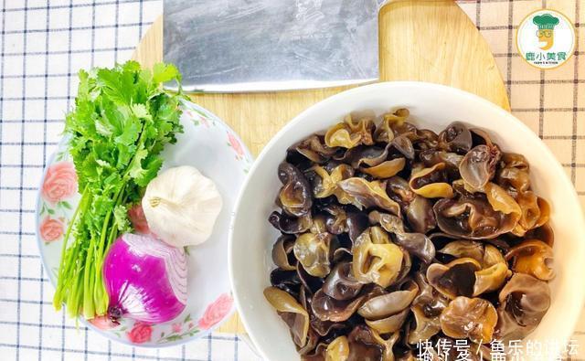凉拌木耳按照我的方法,比饭店好吃数倍!调料汁是关键,酸辣鲜脆