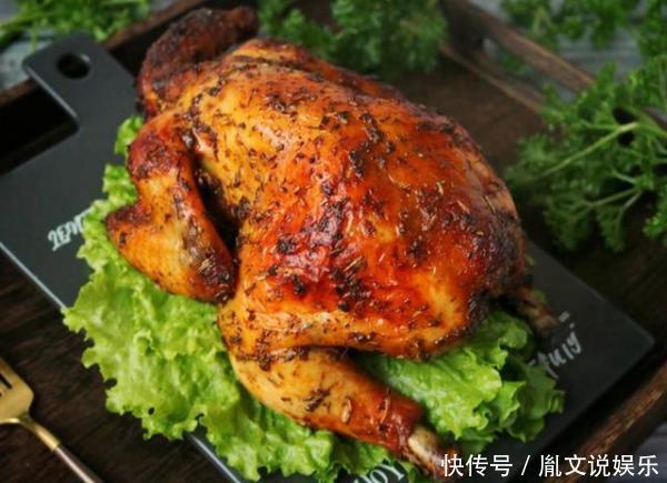 烤鸡不用去大商场买,在家自己做,香酥美味,全家人都爱吃