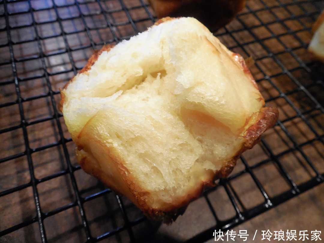 冬天,面包别再买了,自己在家做,不用一滴水,柔软拉丝真好吃!