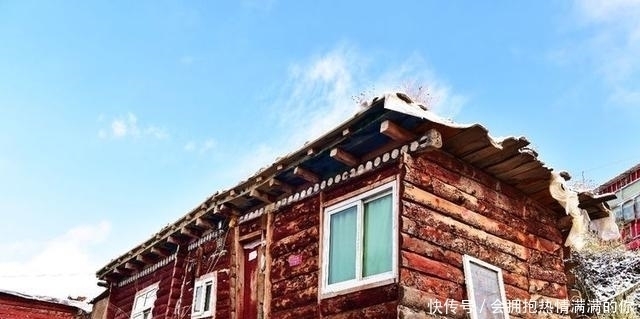 世界上最大的佛学院，隐藏在雪域高原的崇山峻岭中，令人震撼