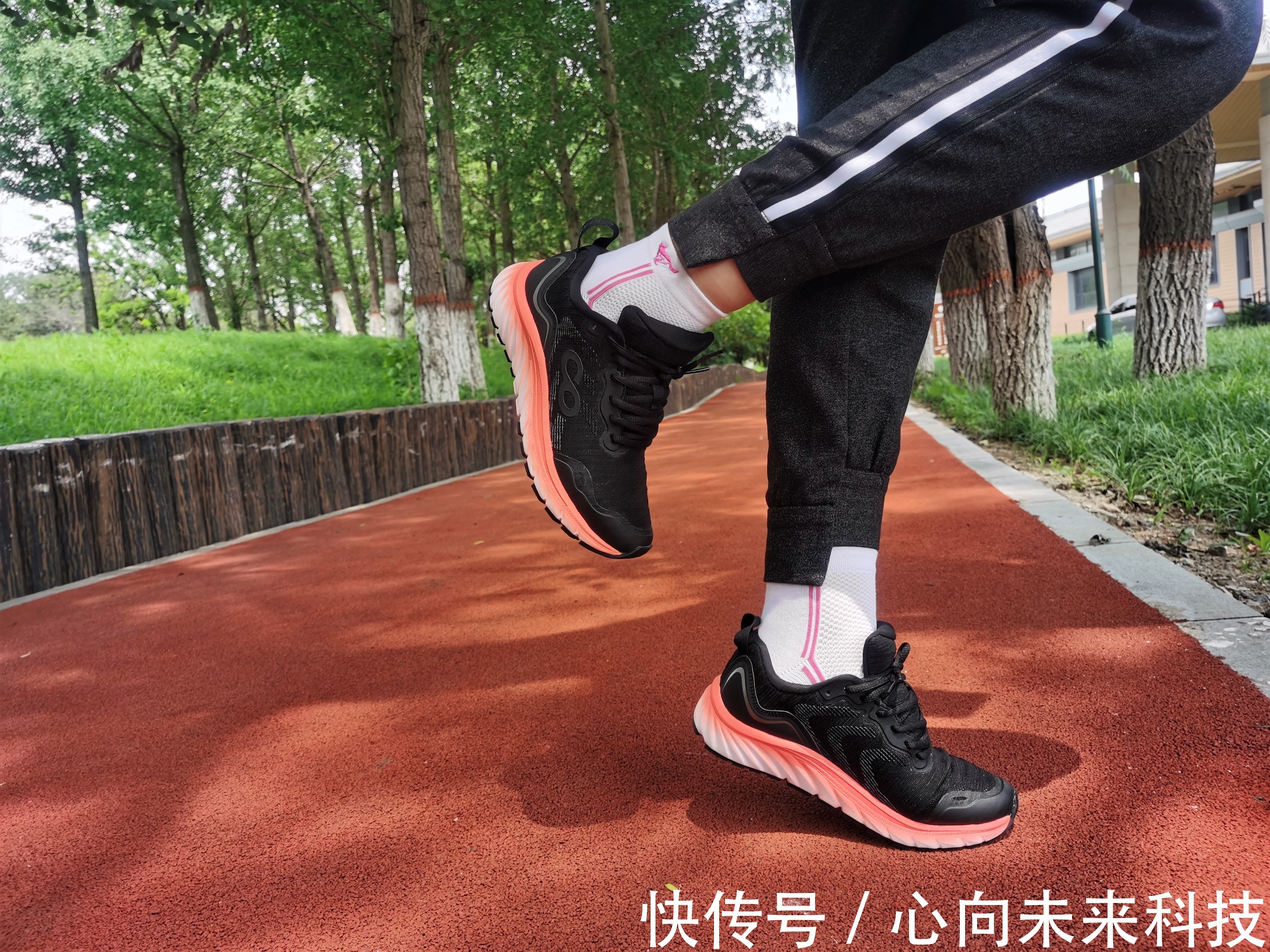 跑步|亚健康想开跑却不知如何选鞋,咕咚10K悦弹跑鞋,入门跑者首选