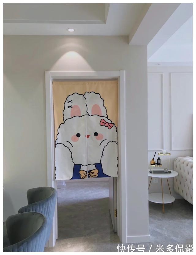 石膏线|她家88平米，全屋刷乳胶漆，石膏线做背景墙，效果太漂亮温馨了