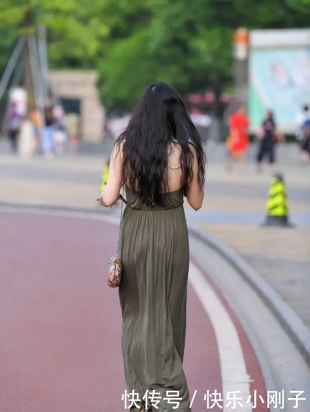 连衣裙|时髦美丽的连衣裙穿搭尽显青春姿态，穿出时尚风采，精致生动