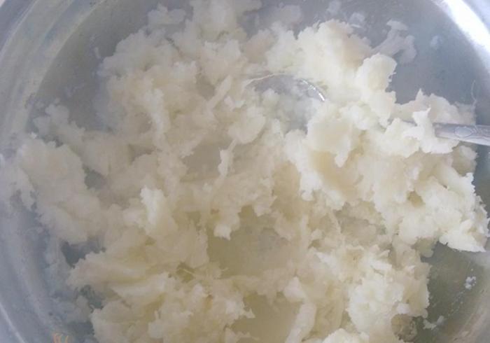 红薯别只知道蒸，几分钟做个甜品，比蛋糕还好吃，谁都能做