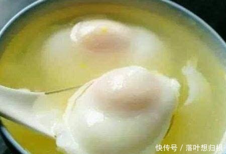 煮荷包蛋总是会煮散其实只需一碗凉水,荷包蛋不散还更好吃
