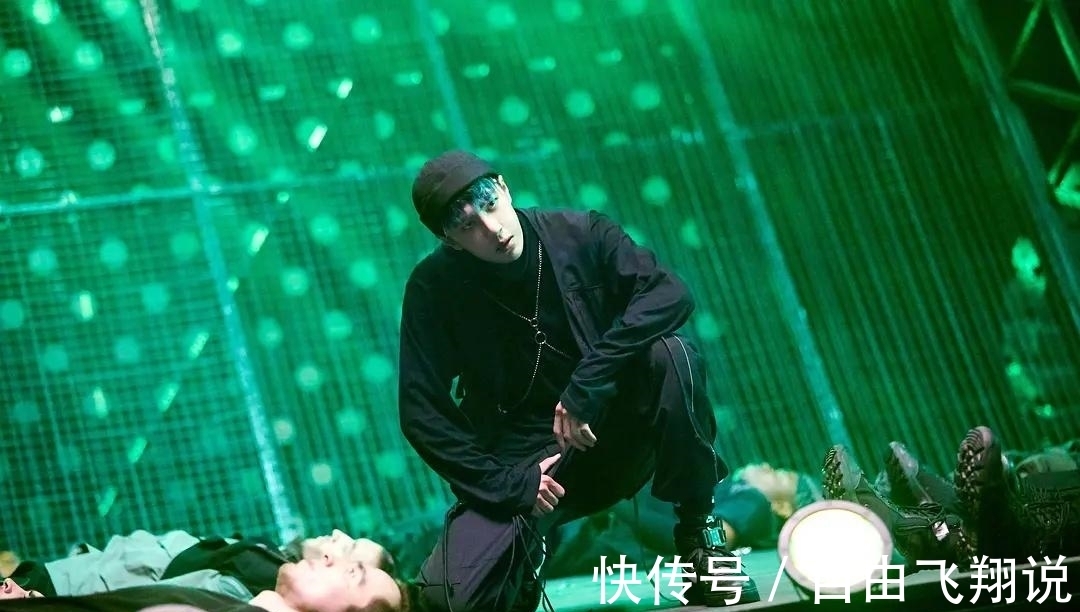 张艺兴|《这就是街舞4》录制花絮,张艺兴全员比心,王一博隔空卖萌!