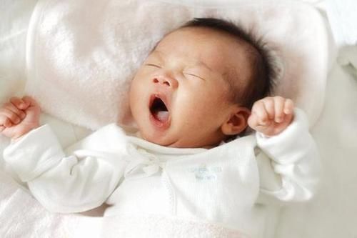 谨记|宝宝3岁前,谨记“不吃两饭、不睡三觉”,才能脾胃好少生病