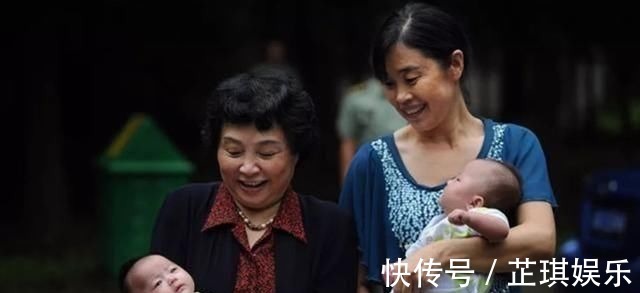 母亲|10年前,那位60岁高龄母亲拼死生下双胞胎女儿,现在怎样了