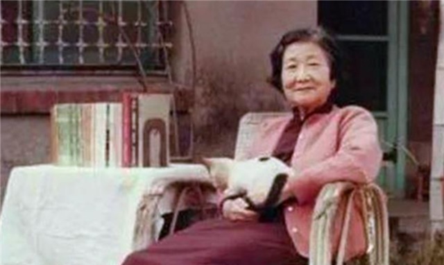 才女$她宁可用半生骂鲁迅,却不愿花几分钟搭理丈夫,最后孤独终老