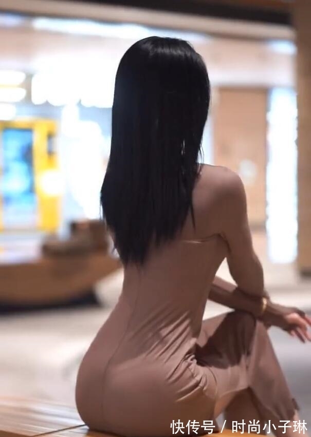 穿搭 开叉裙散发都市气质，虽然简单，看着却有股韵味