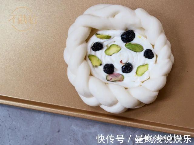 面团|不加黄油的双重奶酪包，从揉面的那一刻起就奶香四溢了