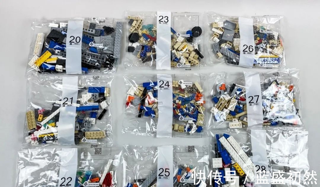 足球场|乐高10299皇家马德里足球场——圣地亚哥·伯纳乌球场开箱评测!