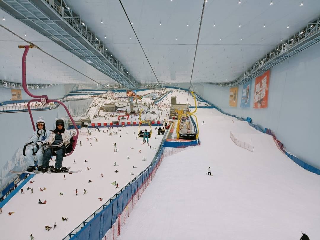西岭雪山|冬奥掀起四川室内滑雪热 封面新闻实地探访：滑雪装备销量大增