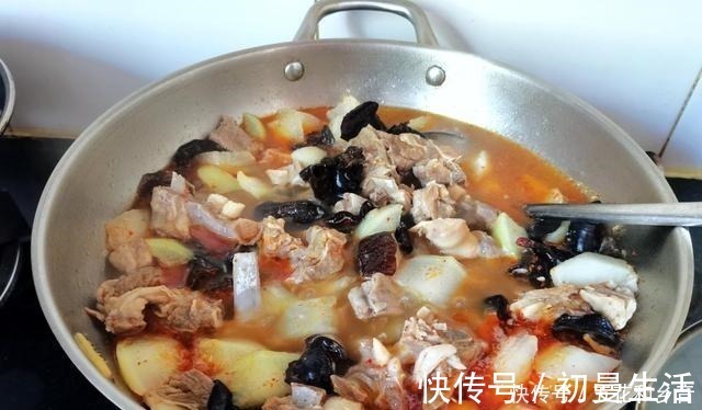 婆婆家的午餐,满满的盆装肉,真的是吃一顿饱两顿,解馋!