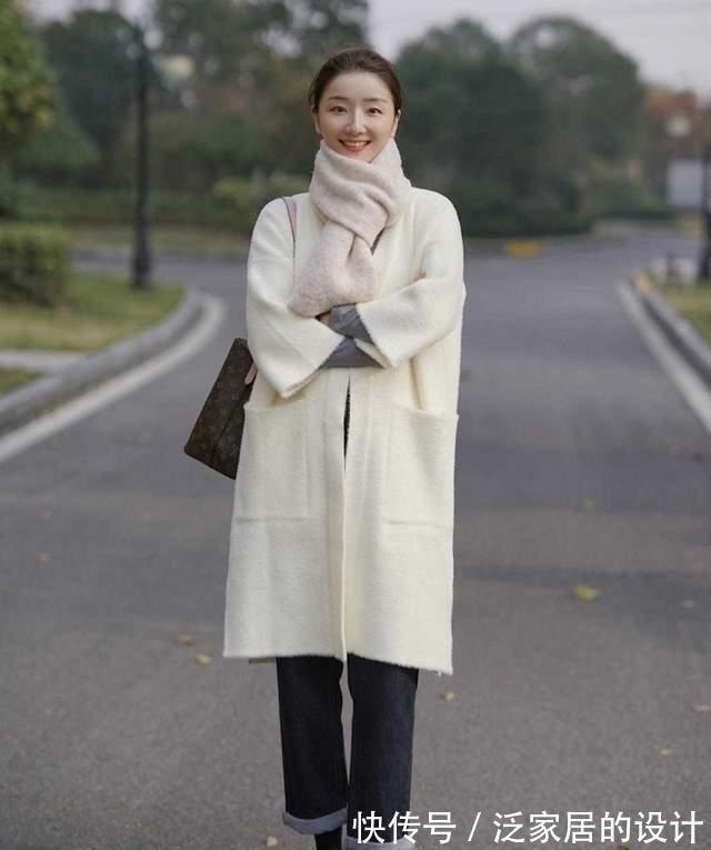 穿法 精选4款直筒牛仔裤穿法:小姐姐上身示例百搭配围巾显干练又修身