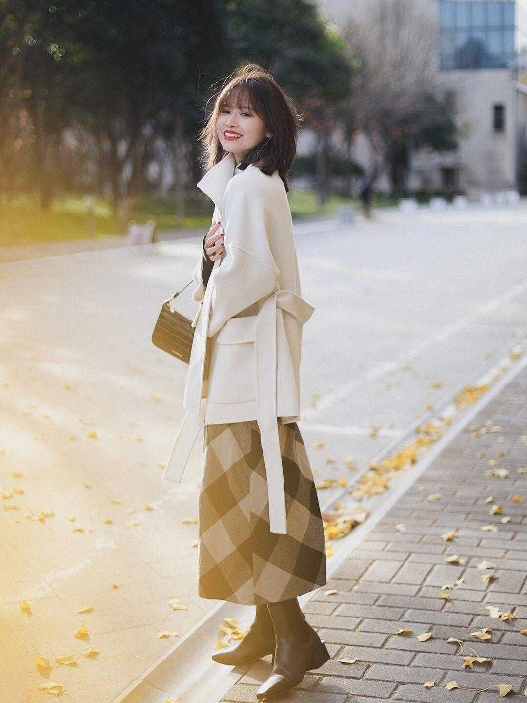 cp 寒冬一定穿半裙+靴子,不仅优雅时尚,有气质,让你遇见美好