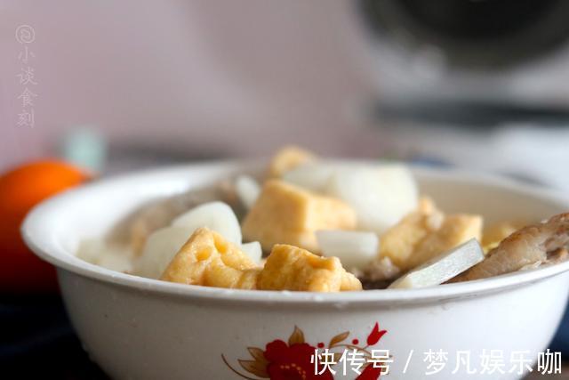 鲈鱼|煮的鲈鱼腥味重?试试这么做,三两下煮一锅,汤鲜肉嫩无腥味