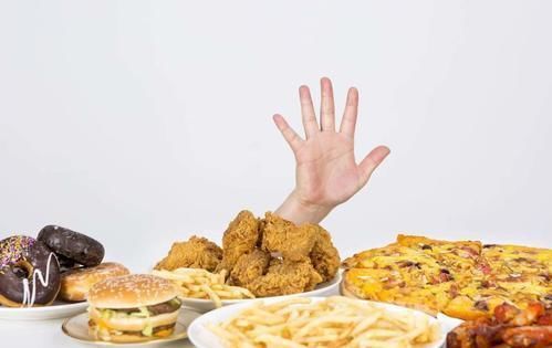 高脂血症|胆固醇高的人,鸡蛋、猪蹄和牛奶,三者哪个可以吃?望你早了解