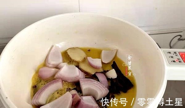 这道菜可香了,食材放锅里一煮一泡,大块吃着过瘾,鲜美爆汁!