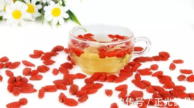 去火穴|口干舌燥,口臭眼干怎么办?人体三大“去火穴”,秋季降肝火看这