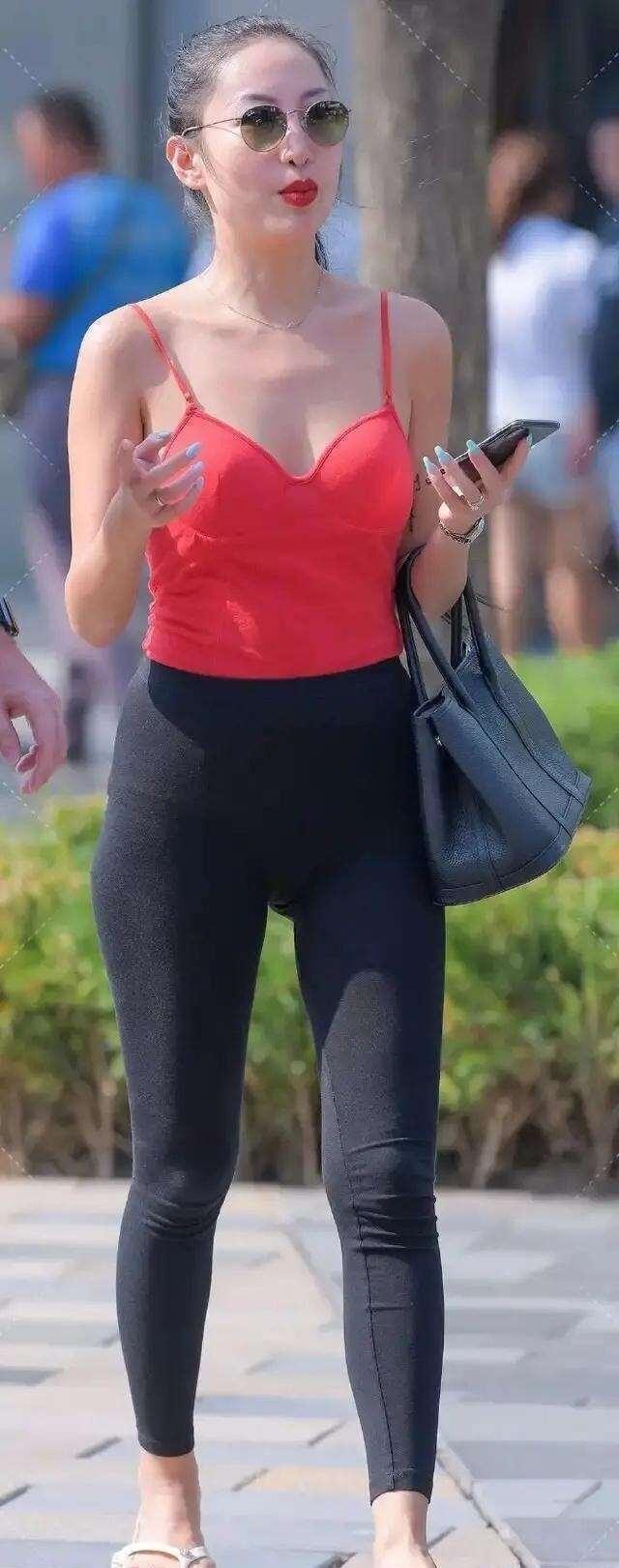 半身裤 打底裤的打扮谁穿都美,穿出年轻的减龄感,带来洋气年轻气息