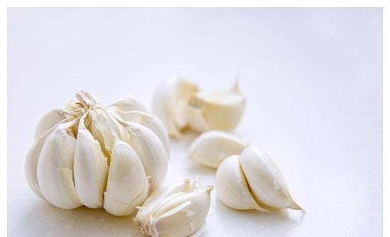 吃法|大蒜的好处多多,但吃法也有讲究,大蒜的正确吃法你吃对了吗?