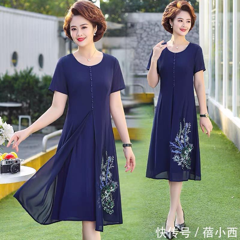 tips|年纪过了50岁的女人,学会穿衣打扮自己,微胖身材照样穿出好气质