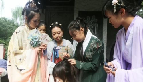 学生|大学里“最烧钱”3个社团,生活费不足4000元的学生,最好不要报