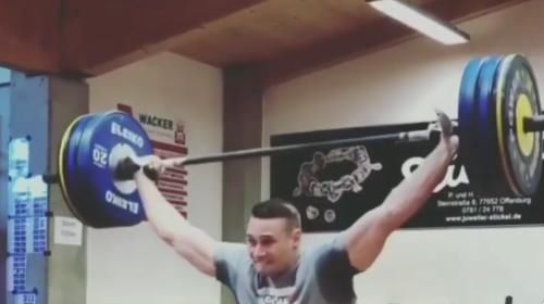 组图|一组图告诉你，标枪运动员的手臂肌肉有多厉害！