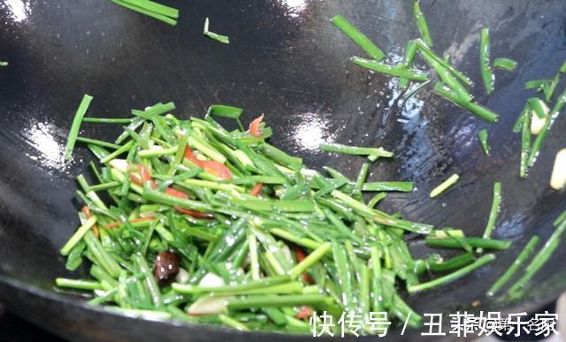 韭菜|韭菜和它是天生一对,宁愿少吃肉,也别放过这道菜,5块钱炒一盘