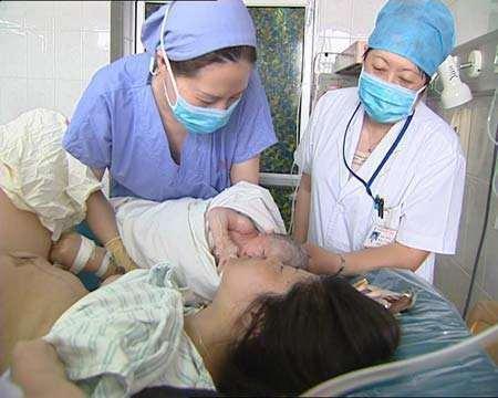 宝宝|女性分娩疼的“要死要活”时,胎宝啥感受,看完你可要忍住别笑