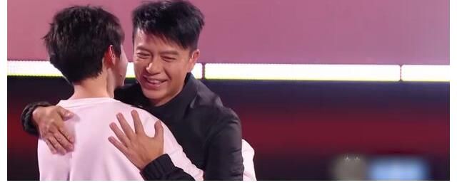 首场|《好声音2021》首场强强对决，郑智鸿出局，李克勤的选择是正确的
