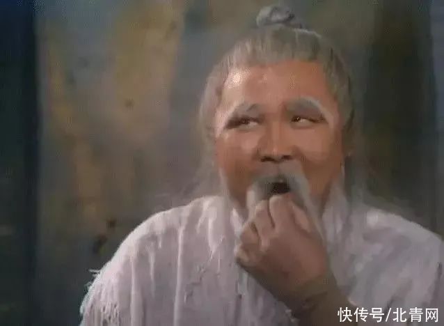 笑岔气！青岛67岁老人玩捉迷藏，披上花棉袄飞檐走壁！最后藏到了这里…