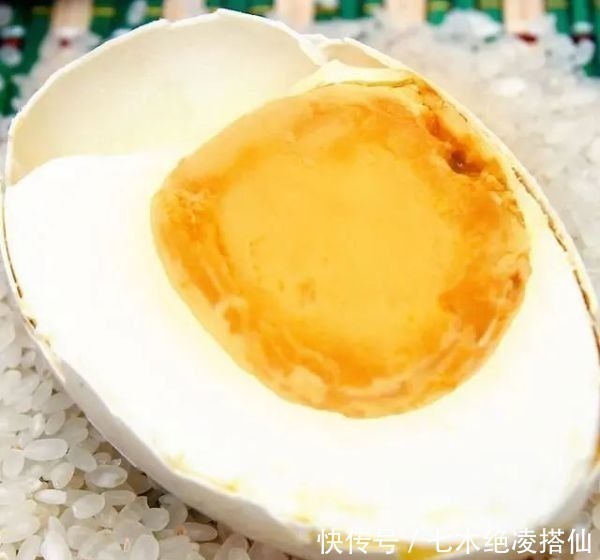 小鹅|为什么我们都吃鸡蛋，而鹅蛋那么大却很少人吃答案原来是