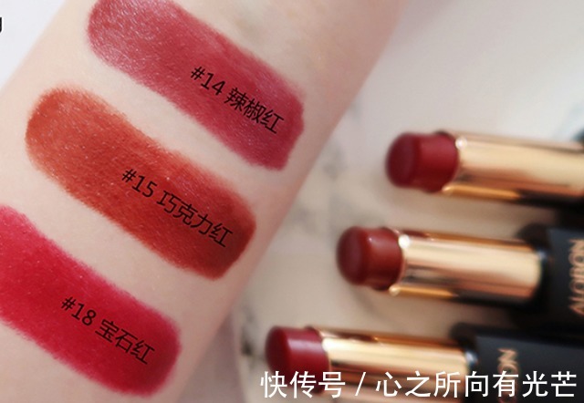 唇部 涂口红时,不要往嘴上直接擦!学这一种涂法,好看还不易沾杯!