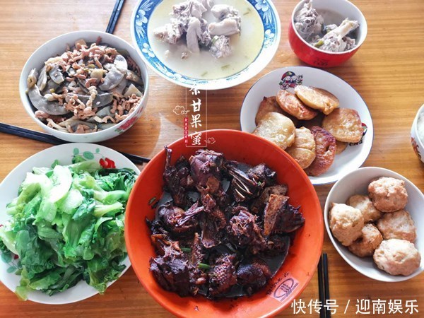 小长假不出游,在家也认真吃饭,有火锅有面食,家常菜肴也味美