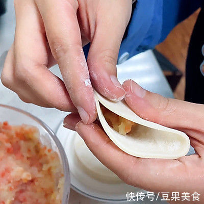 土豆泥锅贴这样做百吃不腻,吃1次不过瘾