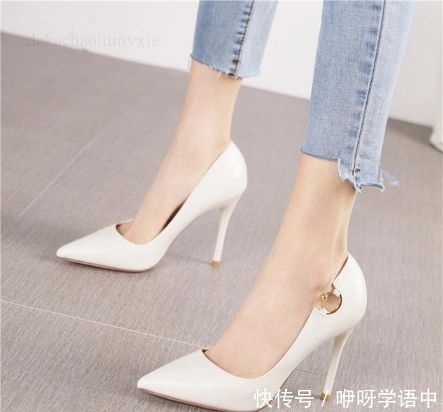 时尚 当下主流一种女鞋叫“细高跟”,时尚不累脚,适合各种场合