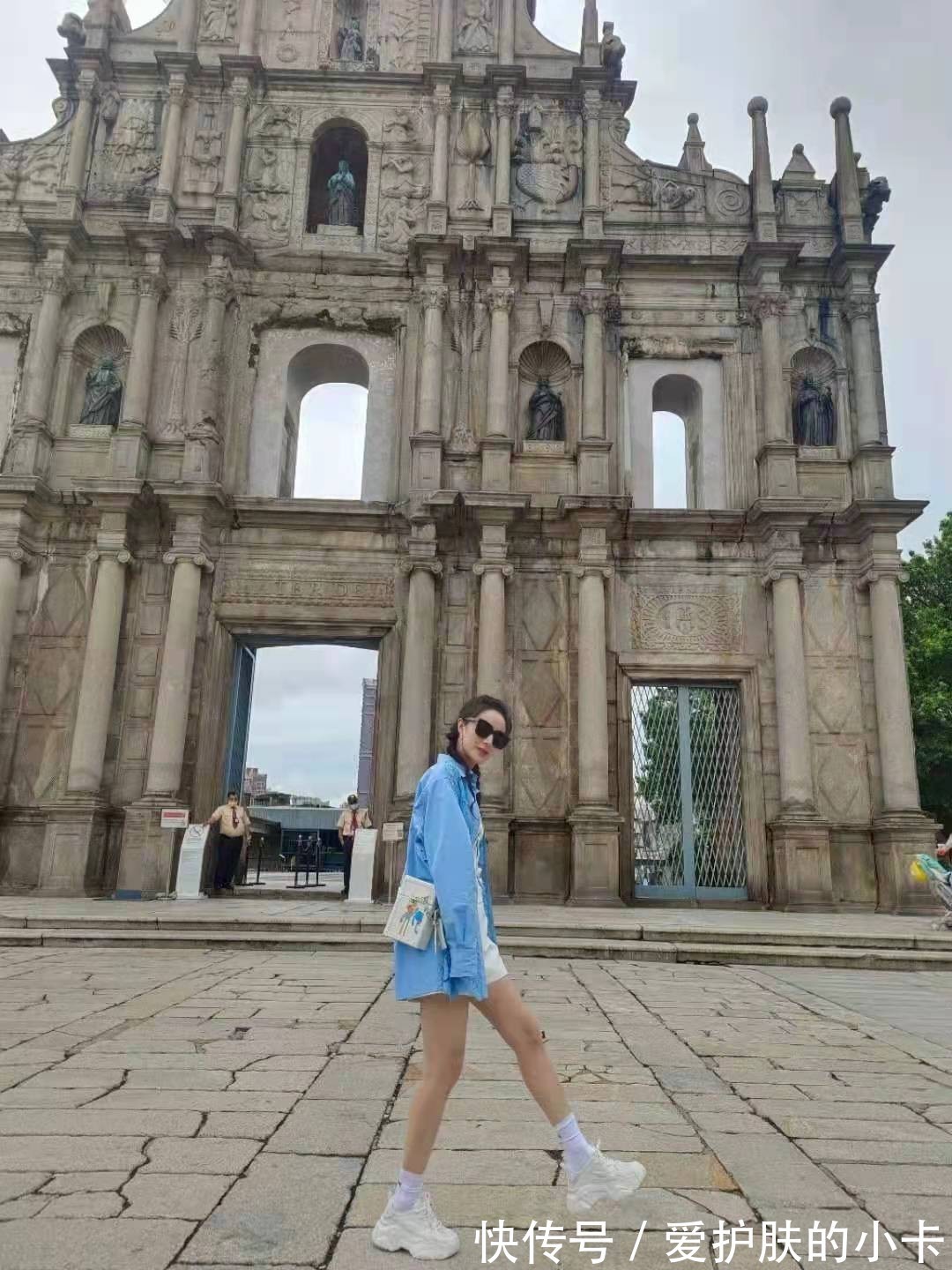 时尚|薇娅也很有东方韵味,穿短旗袍时髦有明星范,不当主播也能当模特