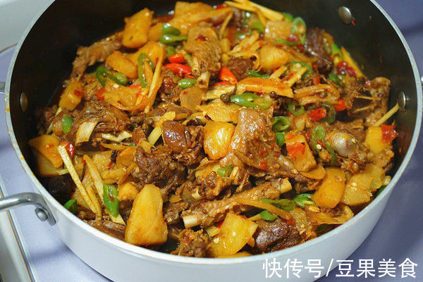 朋友一来就做仔姜鸭焖土豆，吃得皆大欢喜好回家